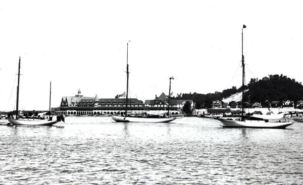 HISTORY-11-01-BoatingonLakeMac-MBYC-ws